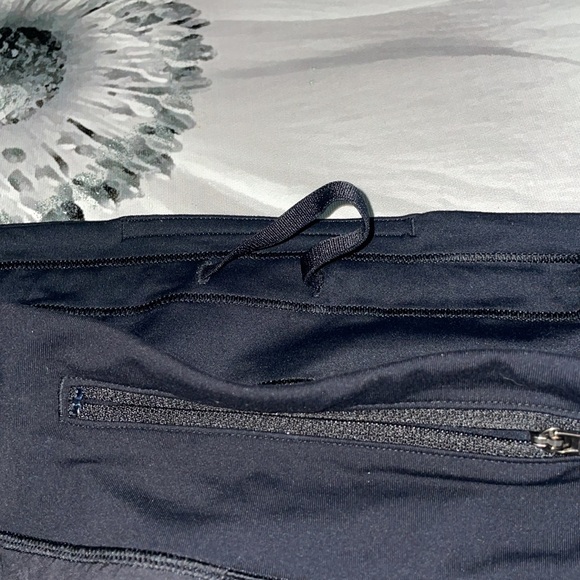 Lululemon Women's  Run short 4 - Picture 8 of 9